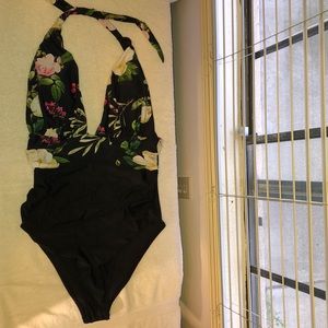 Cupshe floral halter one-piece swimsuit. XL. NWT.